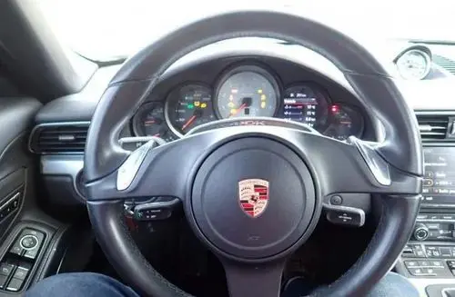 PORSCHE 911 Carrera 