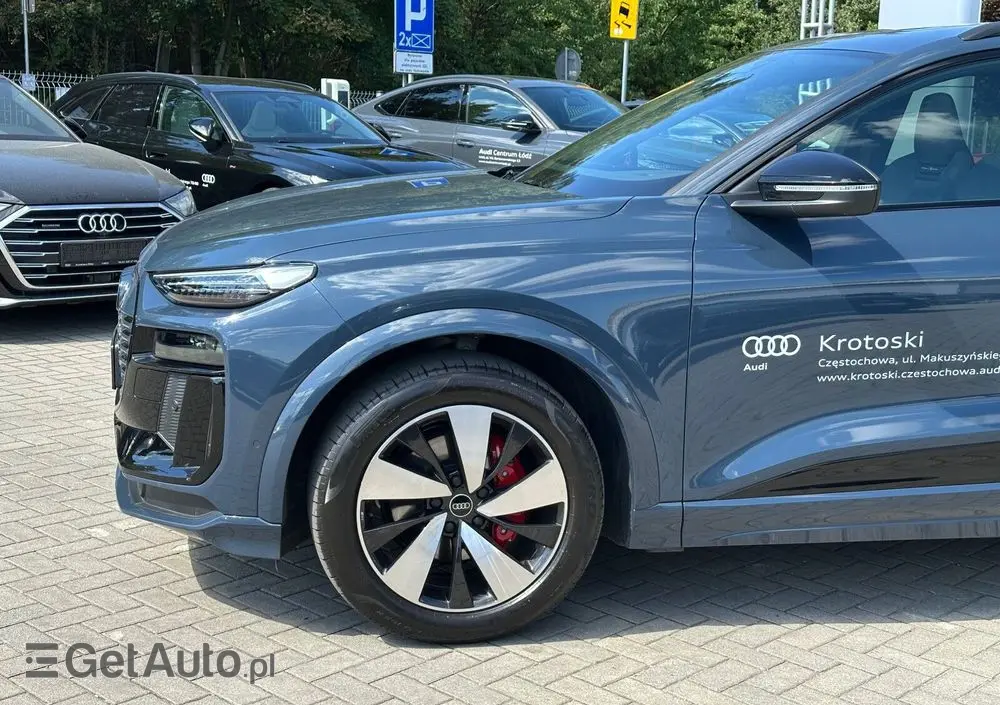 AUDI Q6 e-tron 