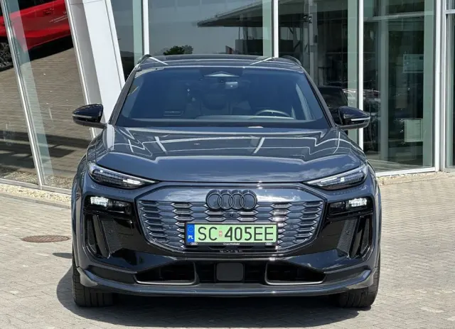 AUDI Q6 e-tron 