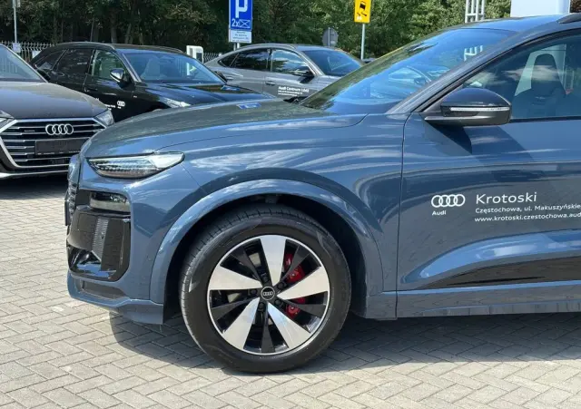 AUDI Q6 e-tron 