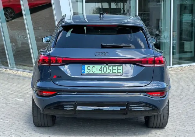 AUDI Q6 e-tron 