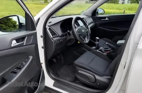 HYUNDAI Tucson 