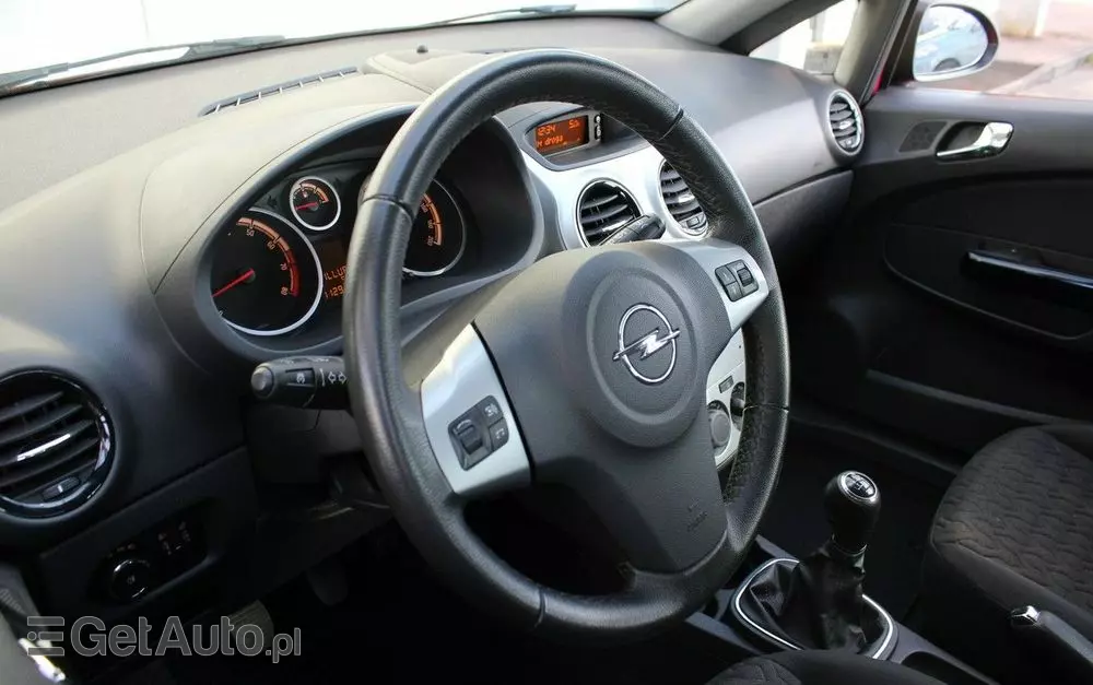 OPEL Corsa 1.4 16V Color Edition