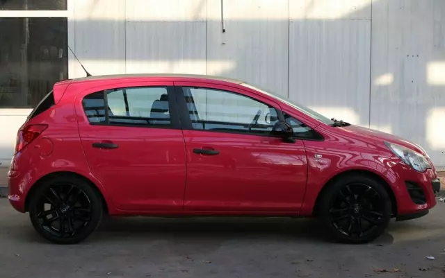 OPEL Corsa 1.4 16V Color Edition