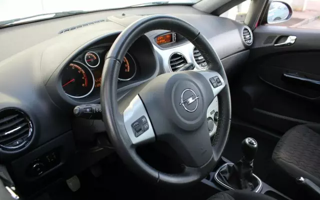 OPEL Corsa 1.4 16V Color Edition
