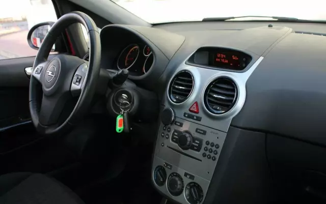 OPEL Corsa 1.4 16V Color Edition