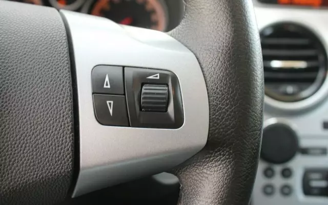 OPEL Corsa 1.4 16V Color Edition