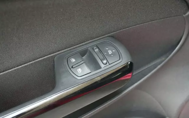 OPEL Corsa 1.4 16V Color Edition