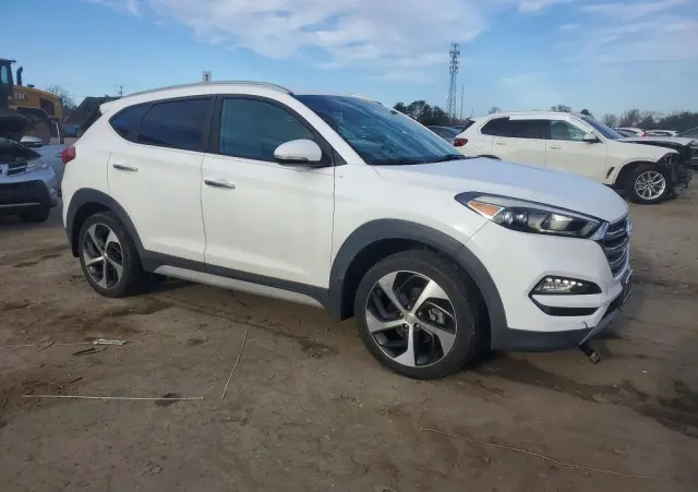 HYUNDAI Tucson 