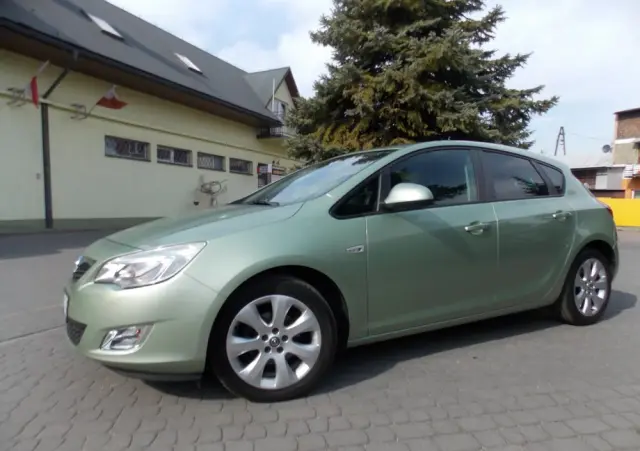 OPEL Astra 1.6 Color Edition