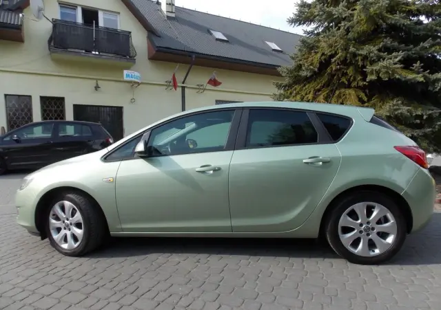 OPEL Astra 1.6 Color Edition