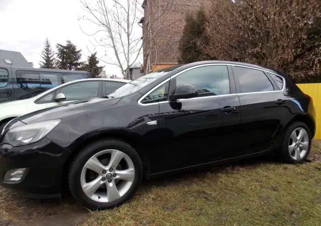 OPEL Astra 1.6 Color Edition