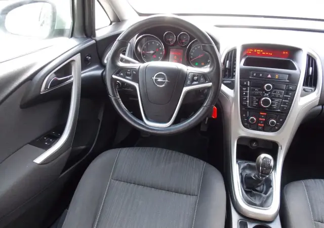 OPEL Astra 1.6 Color Edition