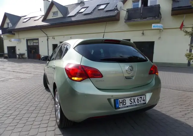 OPEL Astra 1.6 Color Edition