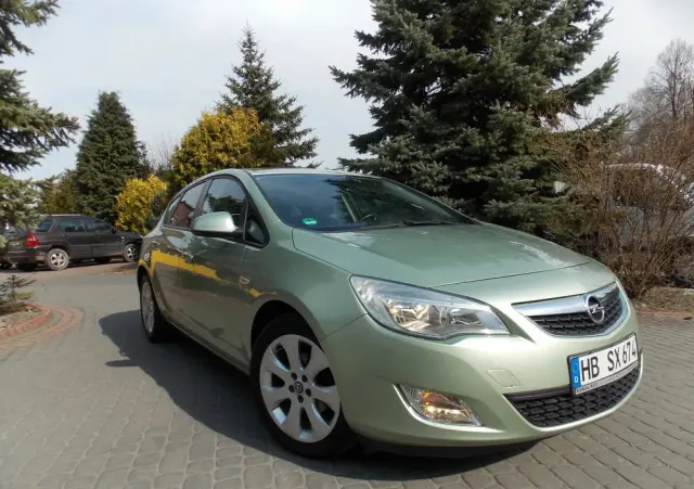 OPEL Astra 1.6 Color Edition