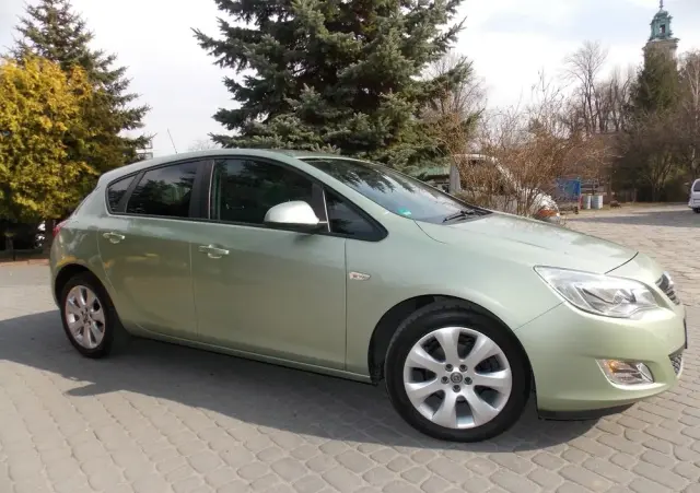 OPEL Astra 1.6 Color Edition