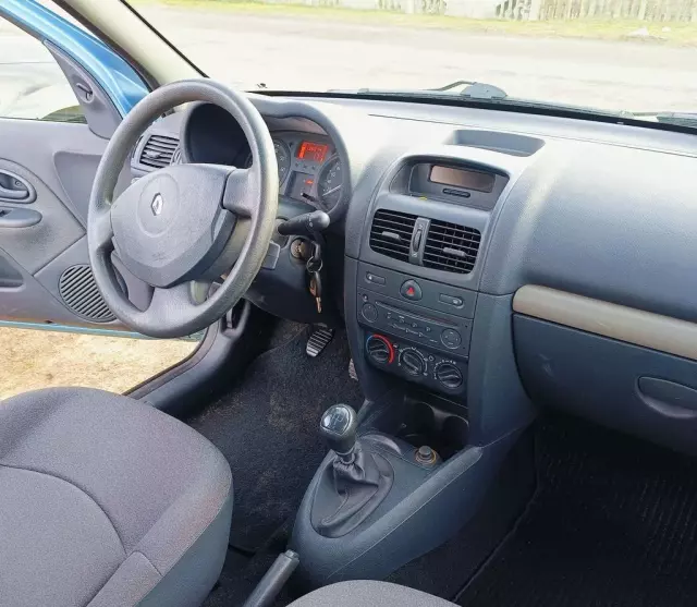RENAULT Clio 1.2 i 16V (75 KM)