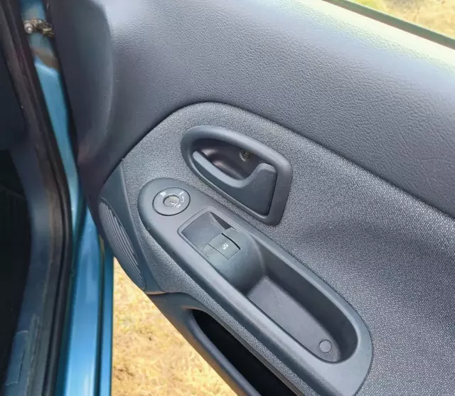 RENAULT Clio 1.2 i 16V (75 KM)