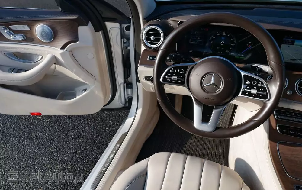 MERCEDES-BENZ Klasa E 300 de AMG