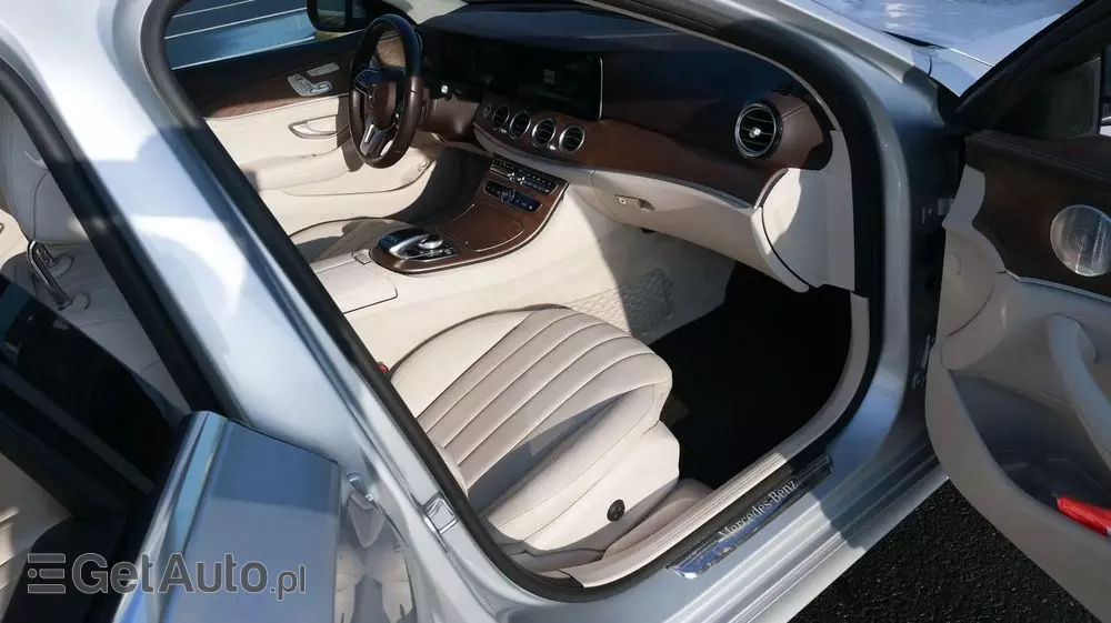 MERCEDES-BENZ Klasa E 300 de AMG