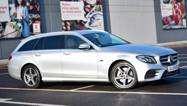 MERCEDES-BENZ Klasa E 300 de AMG