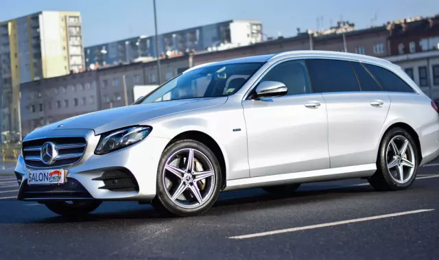 MERCEDES-BENZ Klasa E 300 de AMG