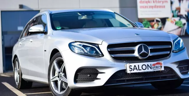 MERCEDES-BENZ Klasa E 300 de AMG