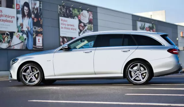 MERCEDES-BENZ Klasa E 300 de AMG