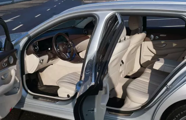 MERCEDES-BENZ Klasa E 300 de AMG