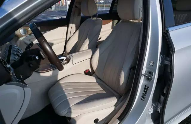 MERCEDES-BENZ Klasa E 300 de AMG