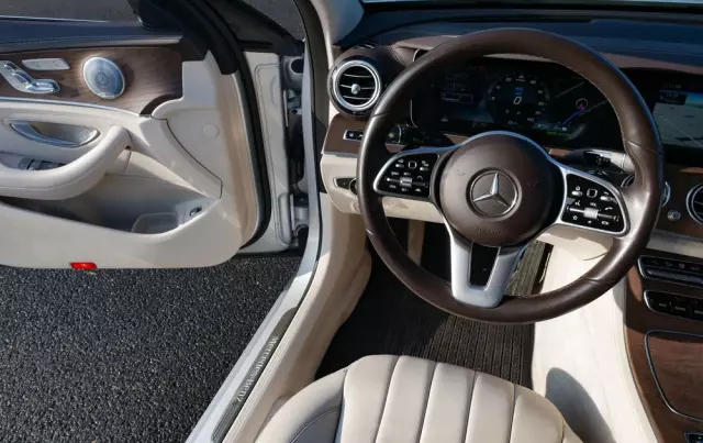 MERCEDES-BENZ Klasa E 300 de AMG