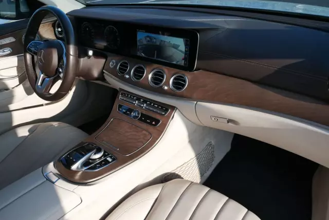 MERCEDES-BENZ Klasa E 300 de AMG