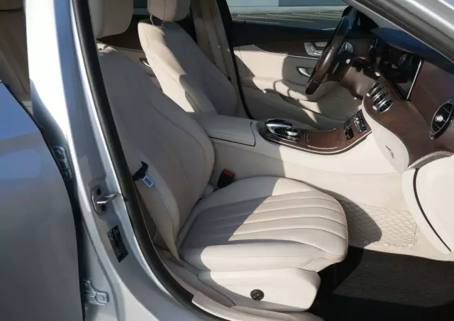 MERCEDES-BENZ Klasa E 300 de AMG