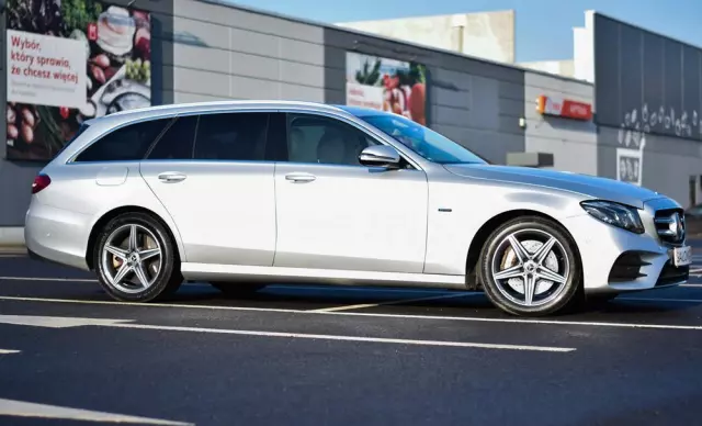 MERCEDES-BENZ Klasa E 300 de AMG