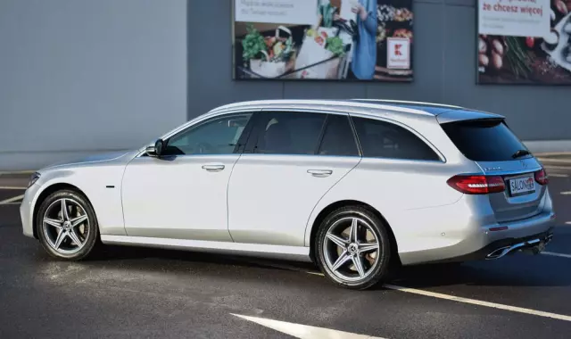 MERCEDES-BENZ Klasa E 300 de AMG