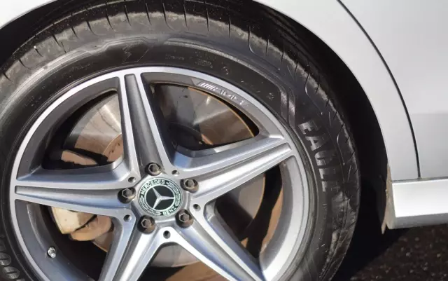 MERCEDES-BENZ Klasa E 300 de AMG