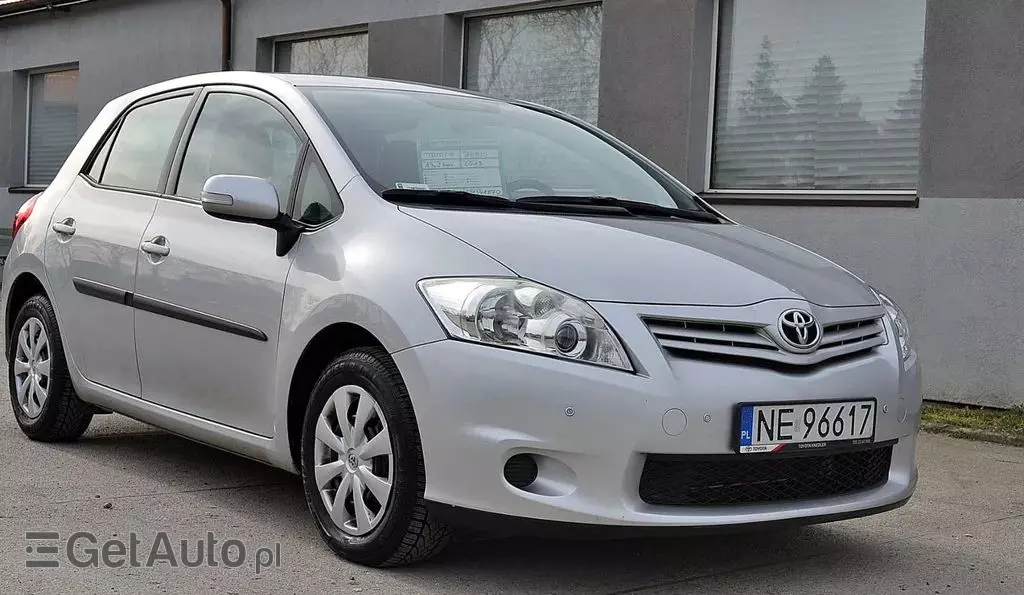 TOYOTA Auris 