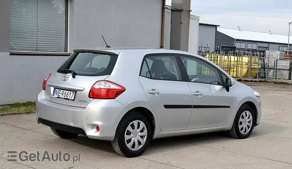 TOYOTA Auris 