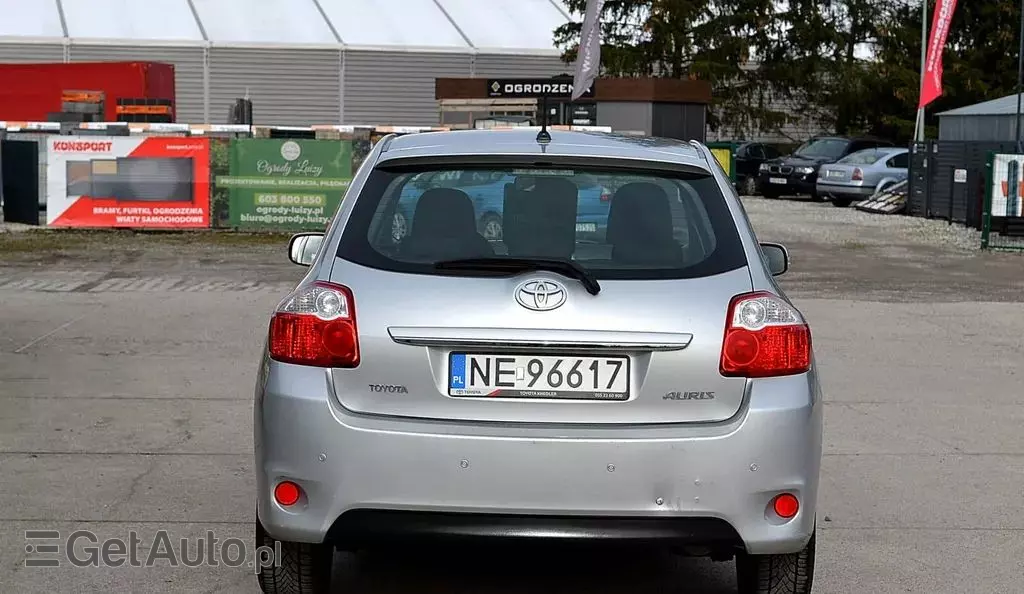 TOYOTA Auris 
