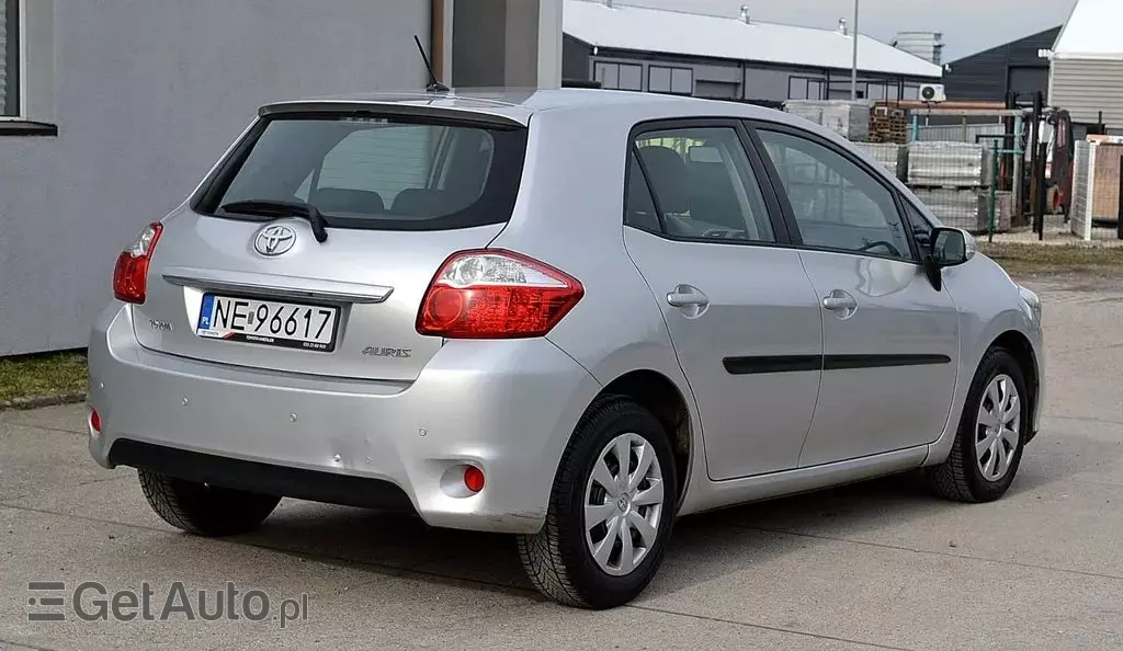 TOYOTA Auris 