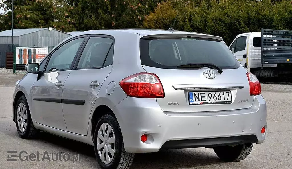 TOYOTA Auris 