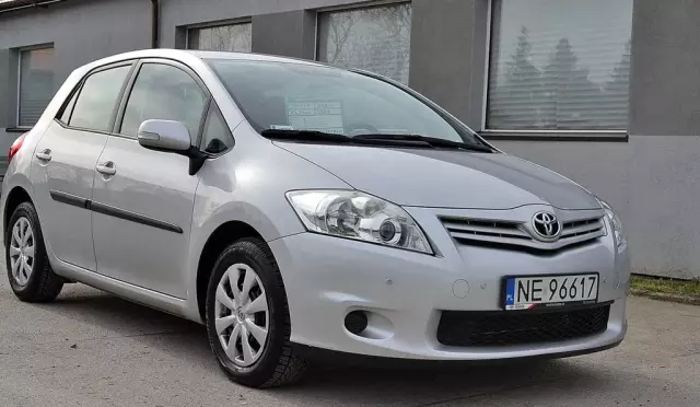 TOYOTA Auris 