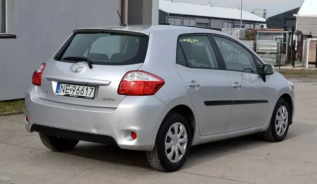 TOYOTA Auris 