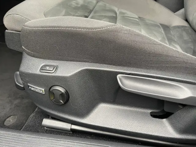 VOLKSWAGEN Golf Highline