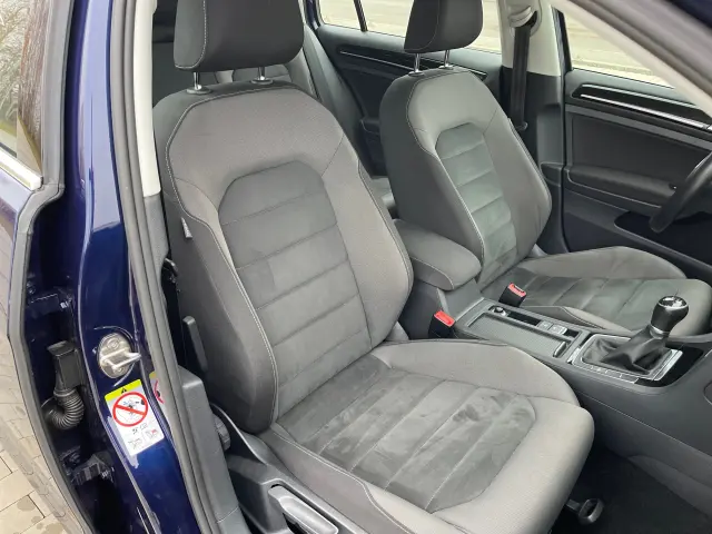 VOLKSWAGEN Golf Highline