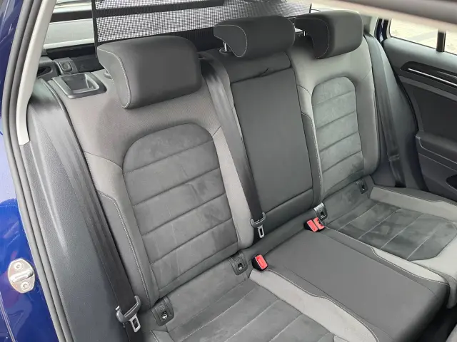 VOLKSWAGEN Golf Highline