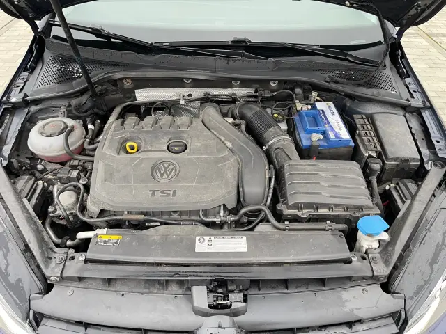 VOLKSWAGEN Golf Highline