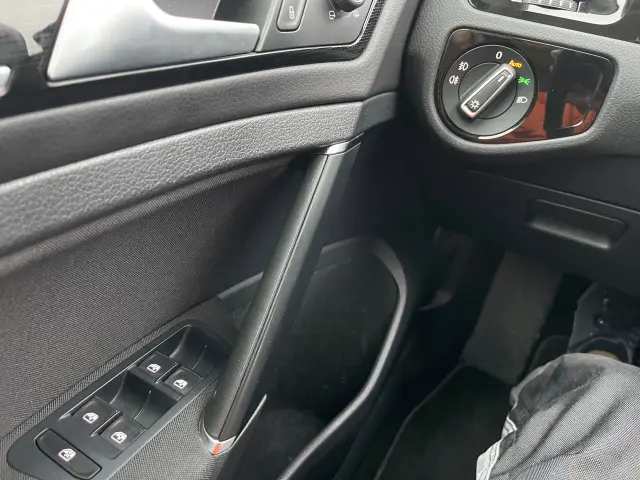 VOLKSWAGEN Golf Highline