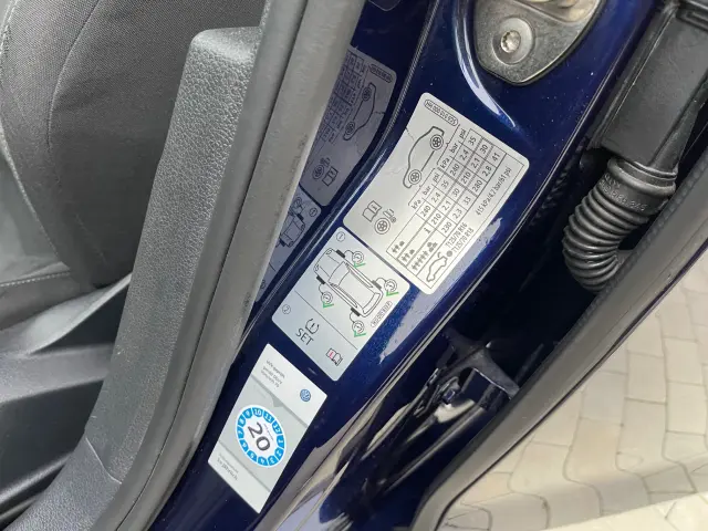 VOLKSWAGEN Golf Highline