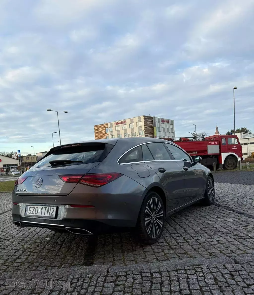 MERCEDES-BENZ CLA 